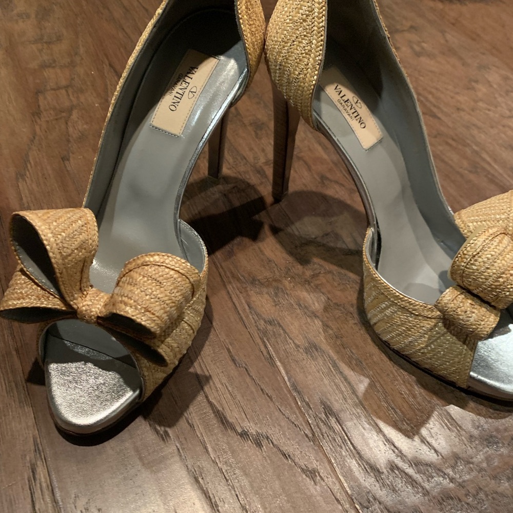 Valentino Basket Woven pump with bow . Size 39.5 ( 8.5) WORN